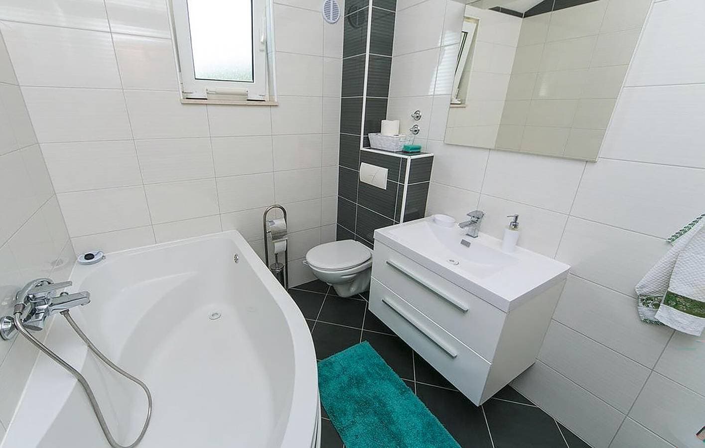 Foto 13 von 20: Gemütliches Apartment mit Meerblick, WLAN, Parkplatz und Küche – 2,5 km vom Strand entfernt