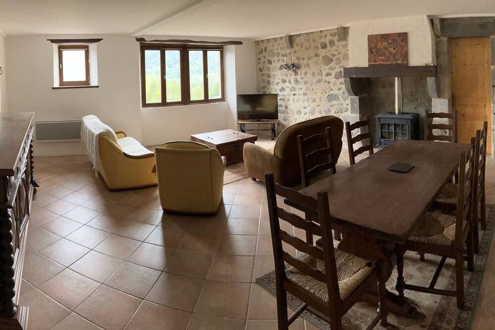 Foto 9 von 30: Ferienhaus-Ensuite mit Bad-Bergblick