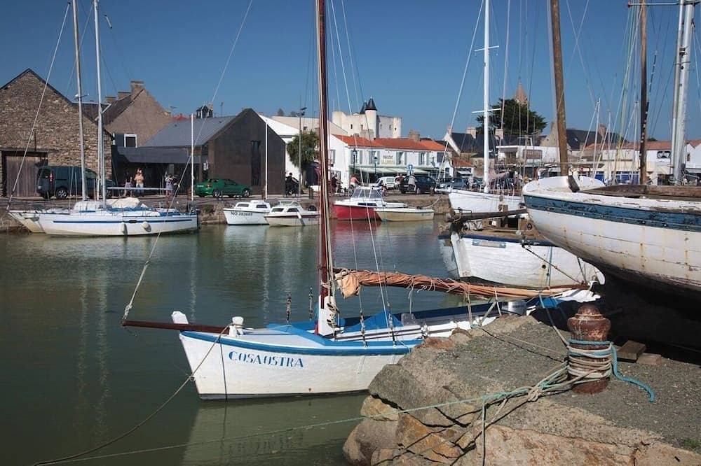 Foto 13 von 23: Typisches Haus in Noirmoutier mit umzäuntem Garten und Parkplatz, Strand 50 M
