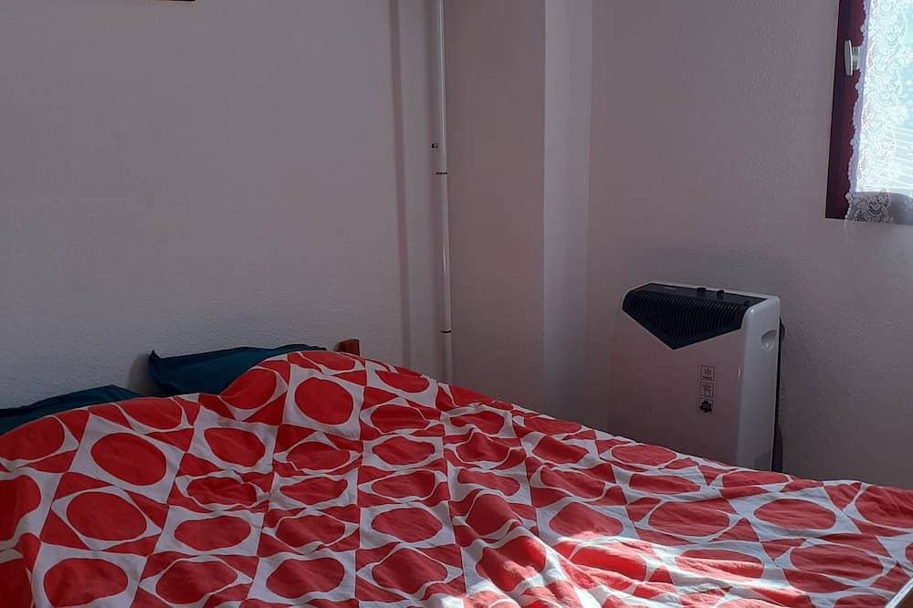 Foto 2 von 15: In residence with swimming pool, renovated house sleeps 5