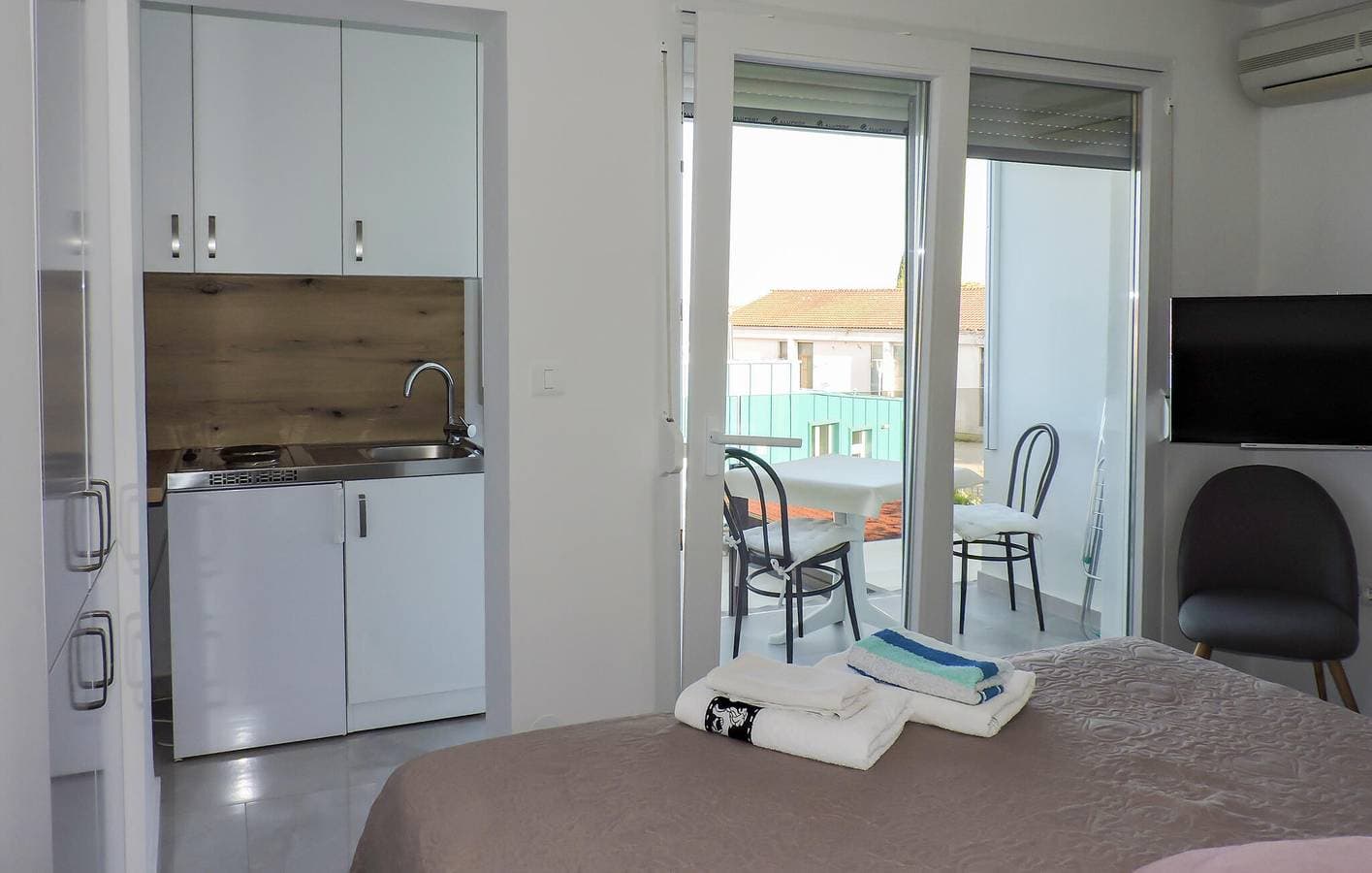 Foto 5 von 25: Apartment mit Meerblick, Terrasse, Parkplatz und WLAN in der Nähe des Strandes von Fažana