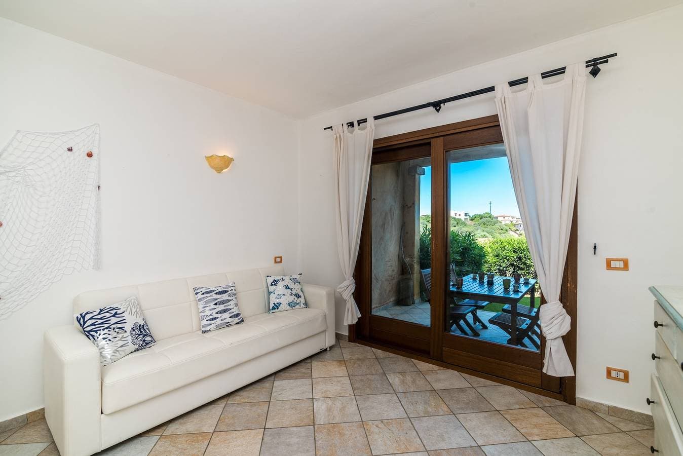 Foto 4 von 20: Ferienwohnung 'Belvedere 18 - 3 Shared Pool' mit Meerblick, privater Terrasse und Klimaanlage