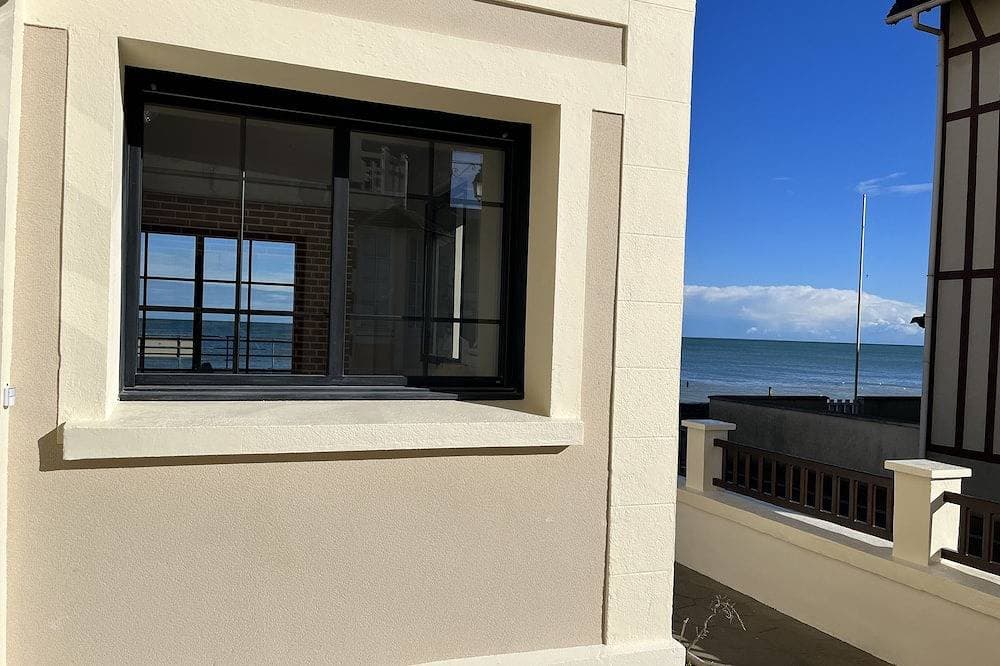 Front de Mer, 5 Chambres 1