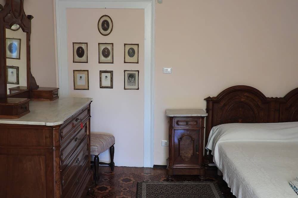 Foto 2 von 30: Gardasee Salò Luxuswohnung in alter romantischer Familienvilla, Terrasse, Garten