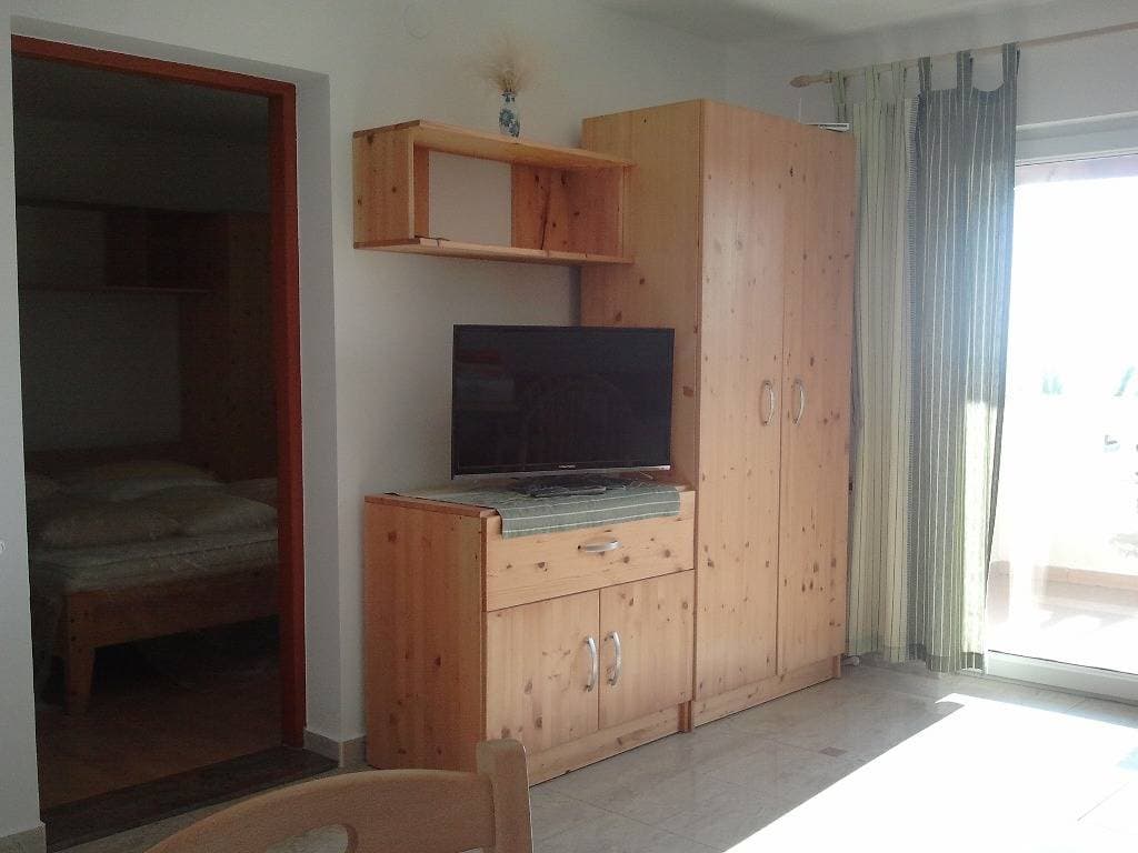 Foto 7 von 18: 1-Zimmer-Ferienwohnung mit Terrasse und Meerblick Banjol (Rab) A-14134-b
