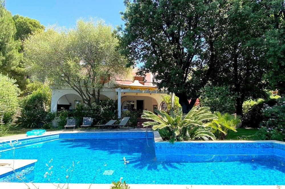 Villa Dharma, Torre delle Stelle 1