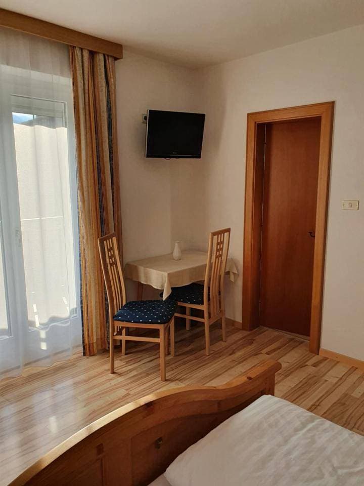 Foto 8 von 12: Double Room with Private Bathroom