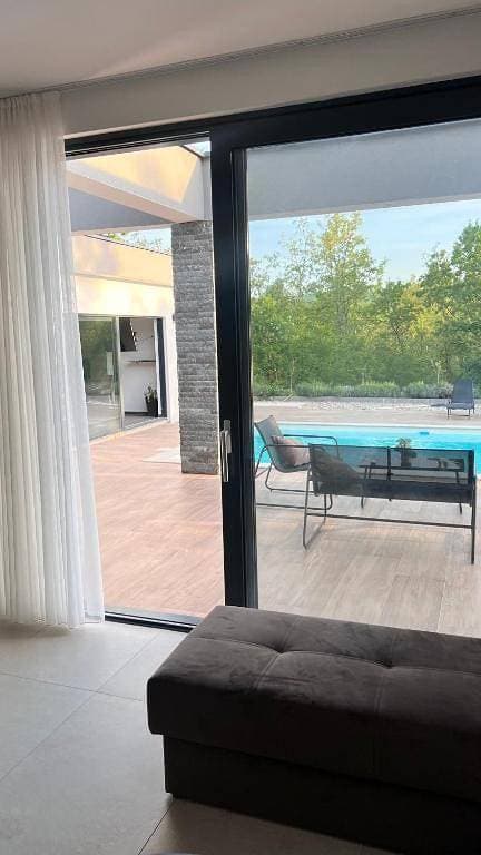 Foto 8 von 37: Luxury Villa Grey
