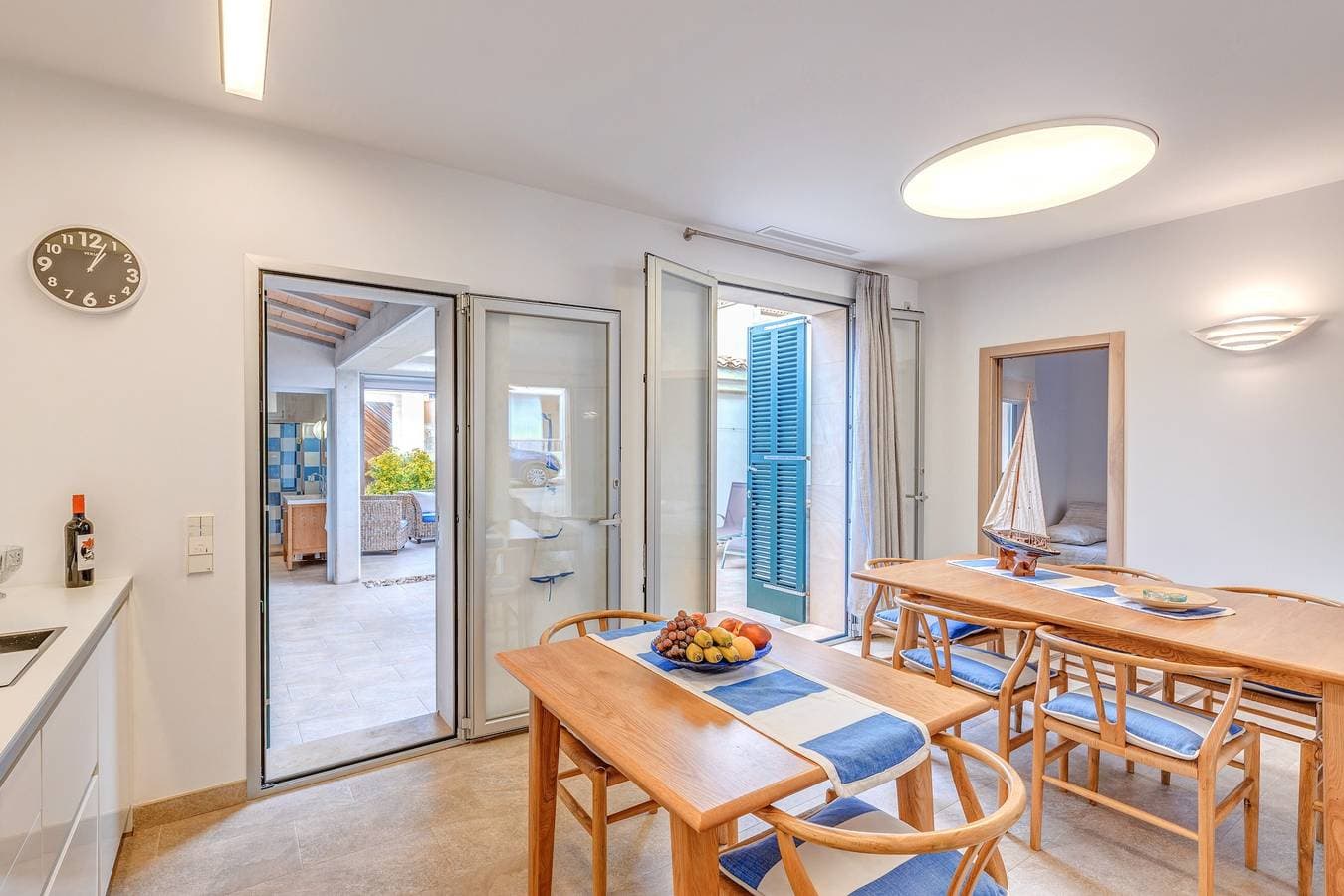 Foto 10 von 28: Ferienhaus nur wenige Meter vom Meer entfernt mit WLAN, Klimaanlage und Terrasse
