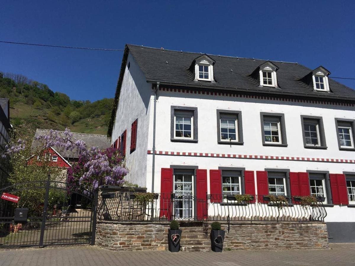 Alter Winzerhof 1