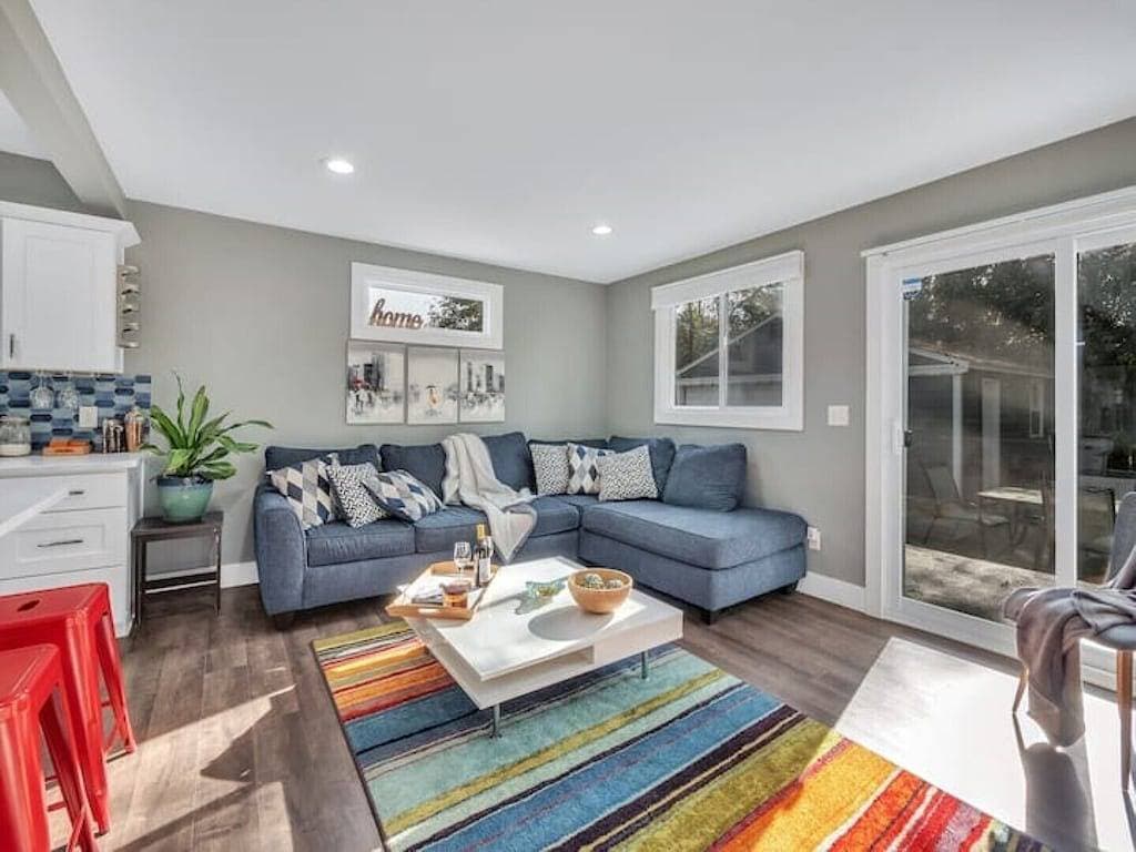 Foto 5 von 23: The Little Hamster - by Ferndale & Royal Oak w/ 2TVs - Open Concept - Modern