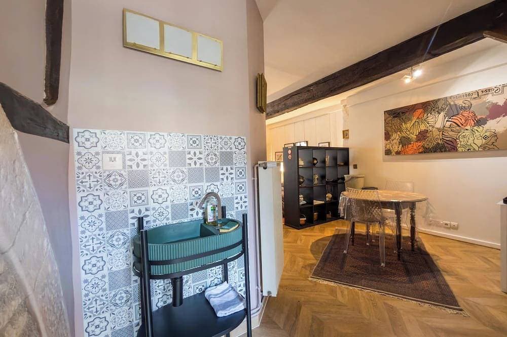 Foto 12 von 17: Separate master suite, 18th century residence