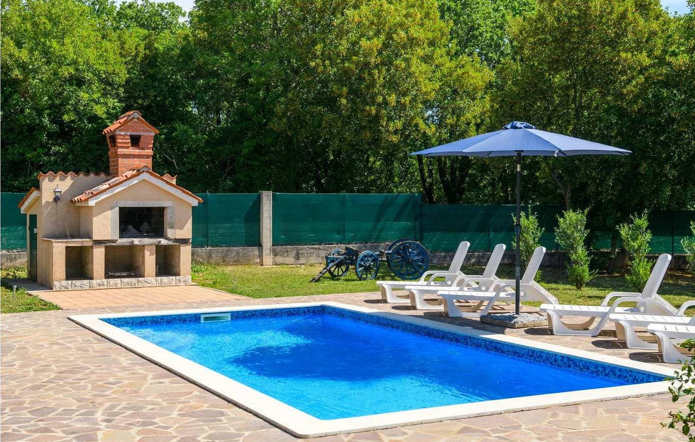 Foto 5 von 30: Geräumige 2-Zimmer-Wohnung mit Pool, in der Nähe des Stadtzentrums und von Restaurants