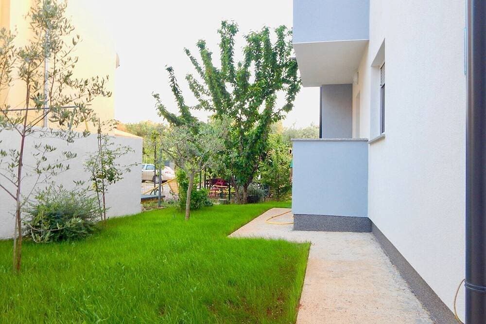 Foto 10 von 23: Comfortable holiday house with apartments / Amazing spacious apartment with patio and grill / A1