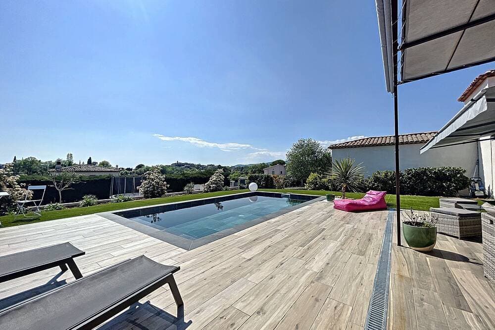 Foto 10 von 10: 4 bedroom villa 140m2 bungalow not overlooked, quiet pool +garden