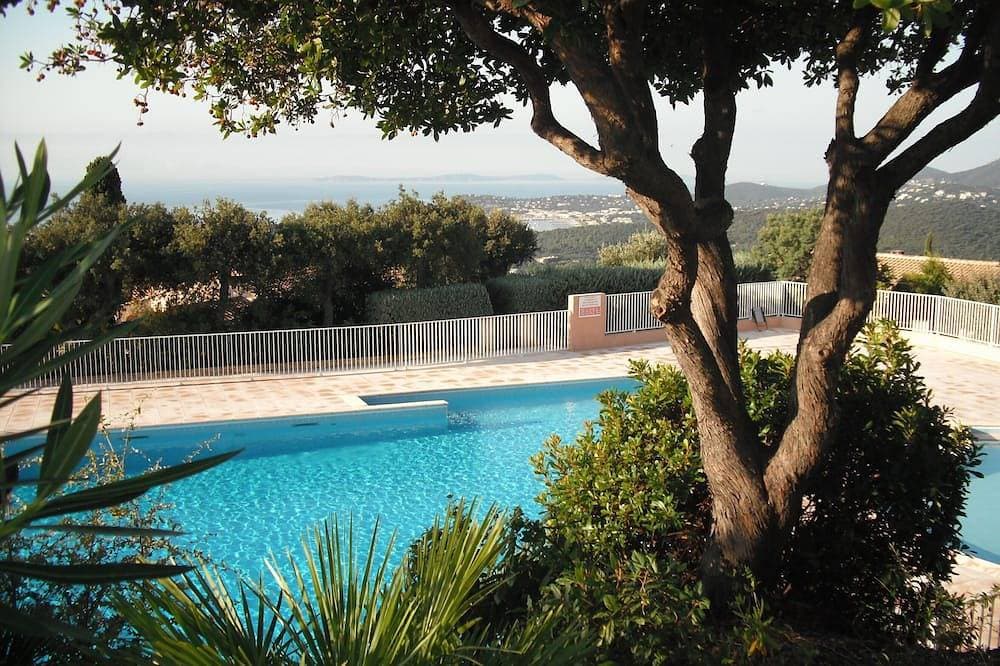 Ferienhausvermietung in La Croix Valmer: Privatdomain mit Schwimmbad 1