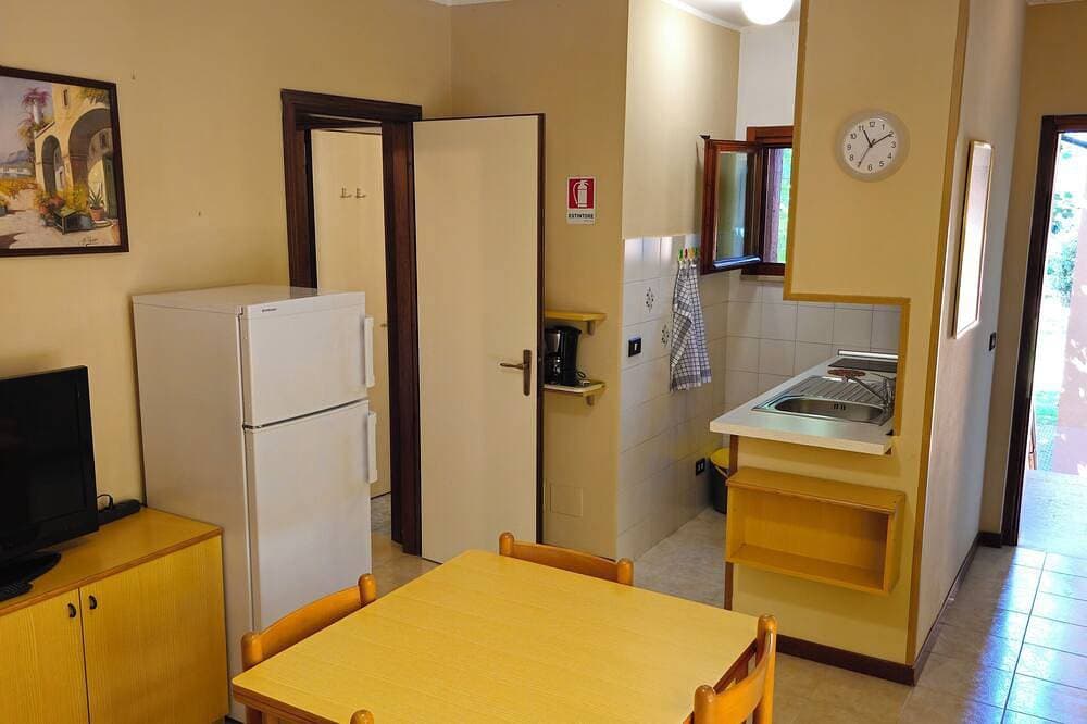 Foto 13 von 20: Zweizimmerwohnung in einer Residenz im Grünen mit Swimmingpool