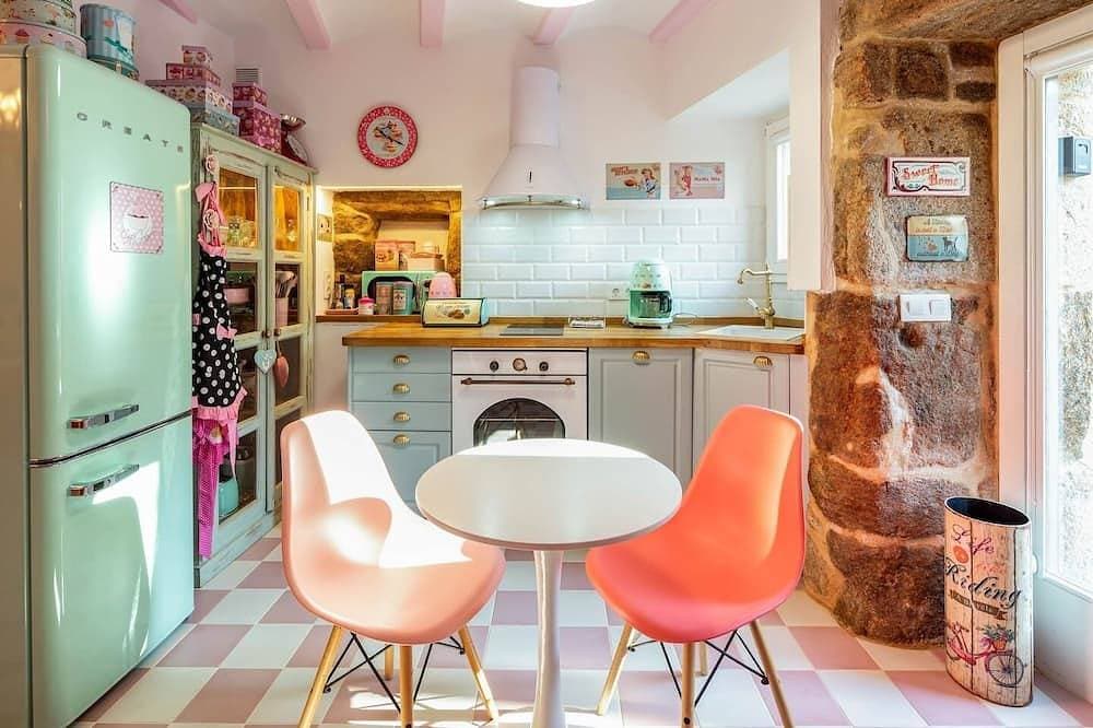 The 50's Suite. Barbie's summer house. Bathtub and jukebox 1