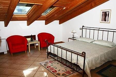 Foto 8 von 10: One-Bedroom Apartment - Attic