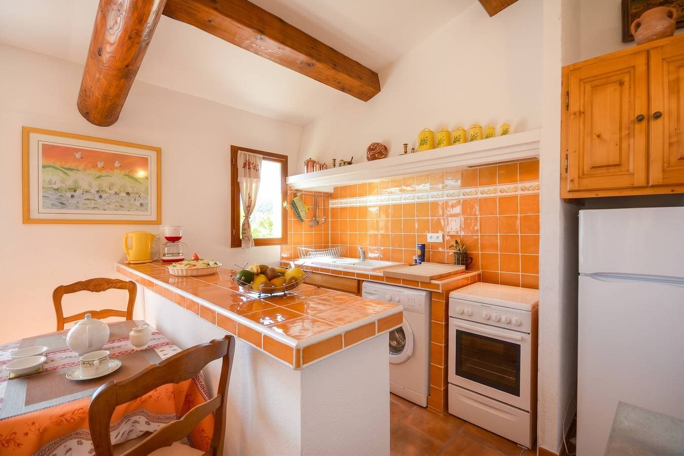 Foto 5 von 18: Charaktervolles Haus in Ceyreste - Terrasse und eingezäunter Garten