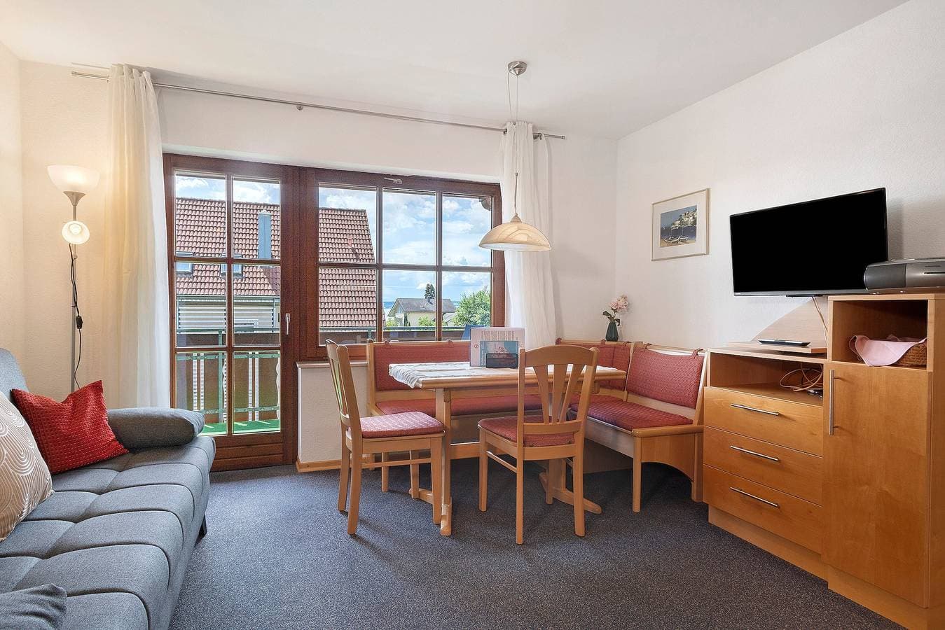 Foto 4 von 26: Ferienwohnung 'Meersburg' mit Seeblick, Gemeinschaftsgarten und Wi-Fi