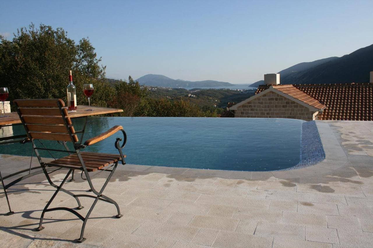 Foto 4 von 25: Two-Bedroom Apartment with Pool View