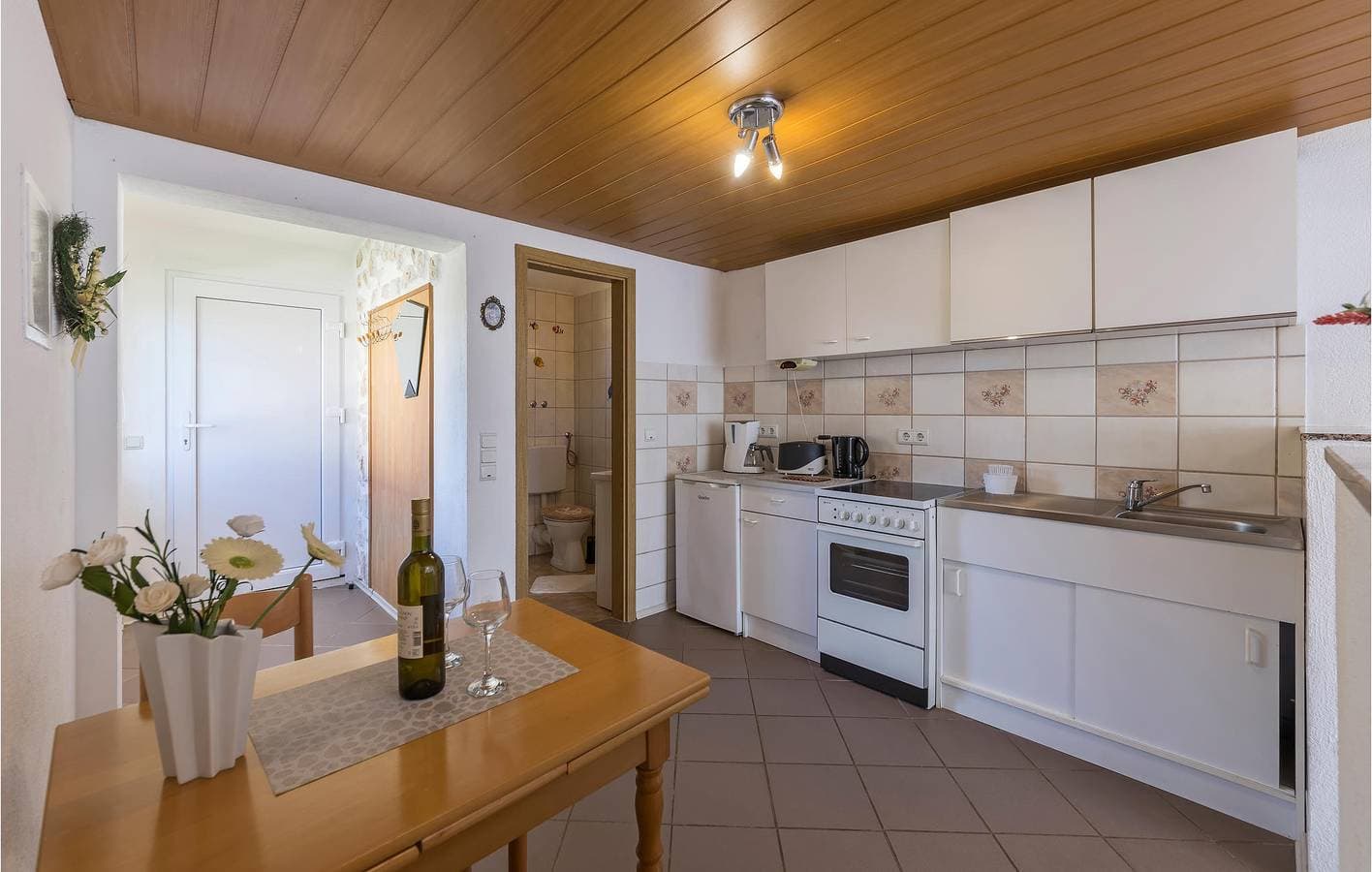 Foto 3 von 23: Gemütliche Ferienwohnung mit Terrasse, WLAN, Klimaanlage und Parkplatz – 2,5 km vom Strand entfernt