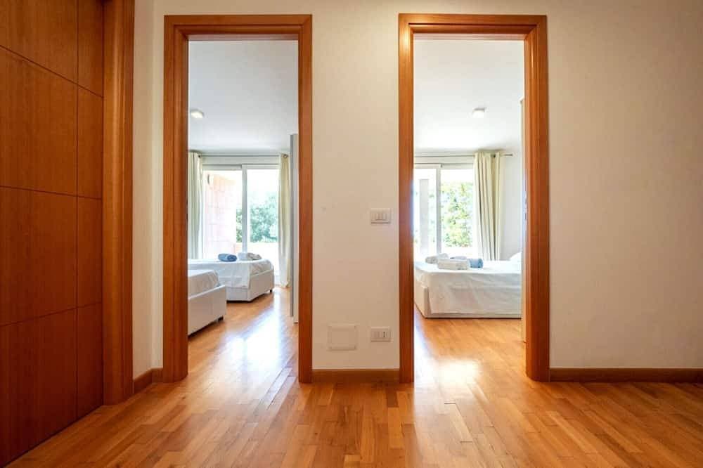 Foto 3 von 30: Unverbauter Meerblick, idyllische Lage, privater Salzwasserpool, volle Privatsphäre