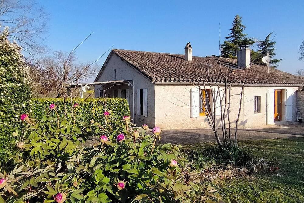 Foto 13 von 18: Renovated country house large intimate fenced park private swimming pool jacuzzi