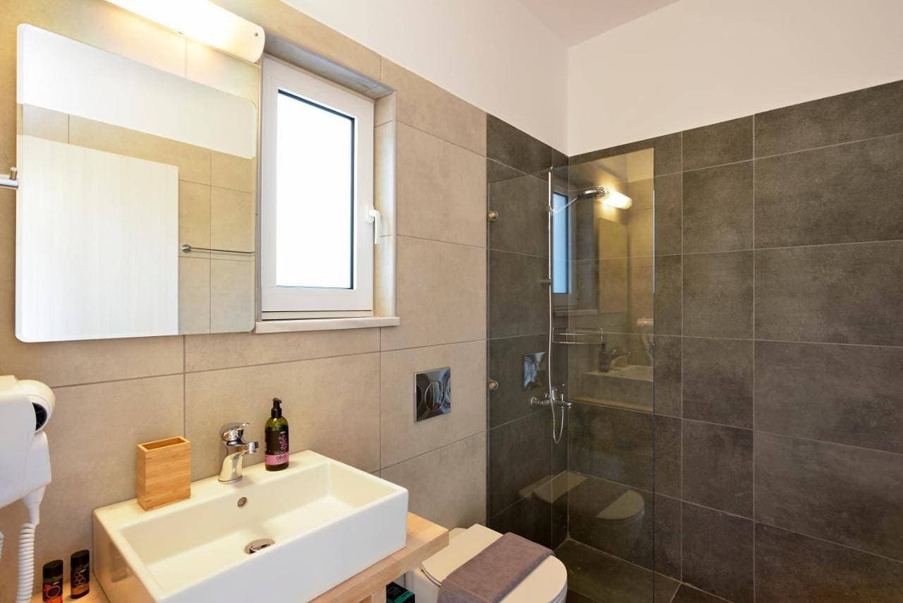 Foto 7 von 15: Standard Triple Room with Sea View