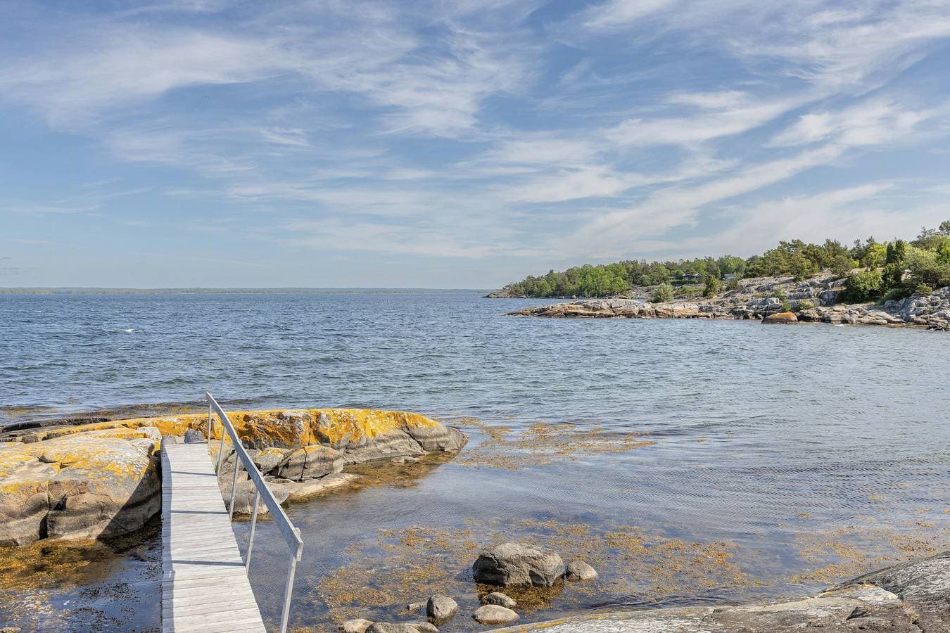 Foto 2 von 37: Modernes Ferienhaus mit Aussicht und eigenem Boot auf Aspö