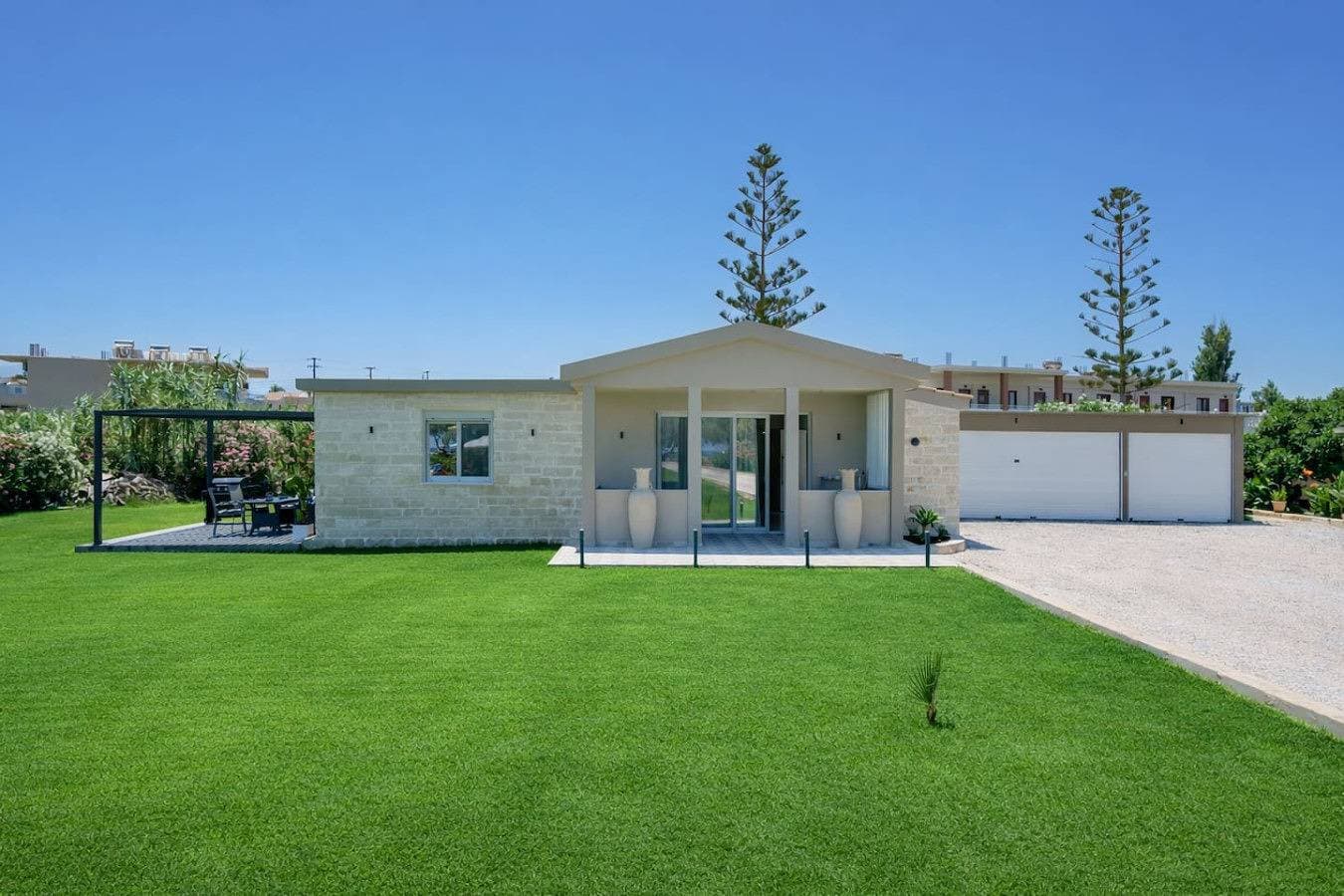 Foto 3 von 67: Beachfront Villa in Chania with Priv. Pool & Sauna