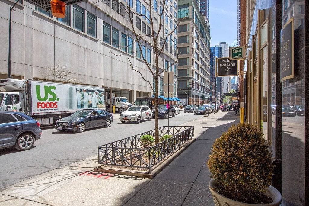 Foto 10 von 35: Modernes River North 1-Zimmer mit Fitnessstudio + Waschmaschine/Trockner nahe Mag Mile von Blueground