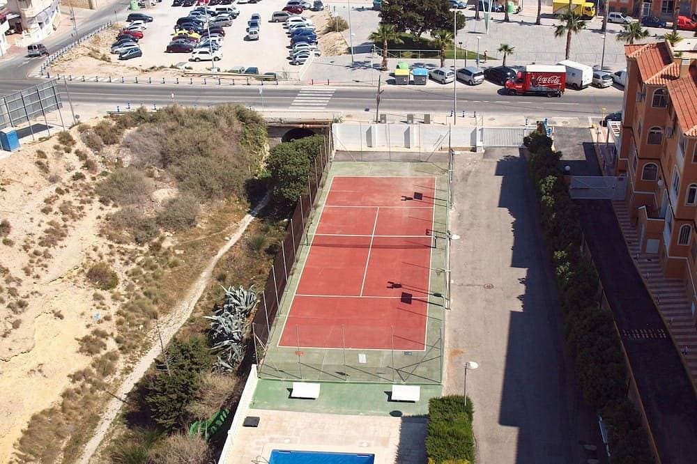 Foto 9 von 26: Schöner Meerblick von allen Zimmern, Gemeinschaftspool / Tennis