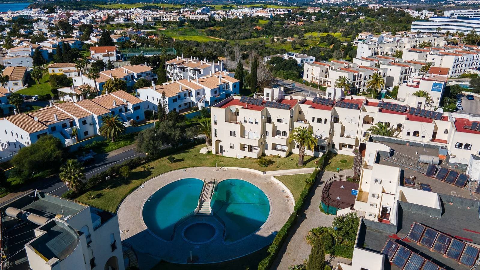 Foto 7 von 22: Quinta dos Arcos 2Br w/ AC & Pool by LovelyStay