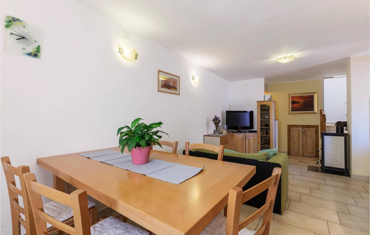 Foto 9 von 23: Charmante Ferienwohnung mit Terrasse, 2 km von der Küste und 100 m vom Restaurant entfernt