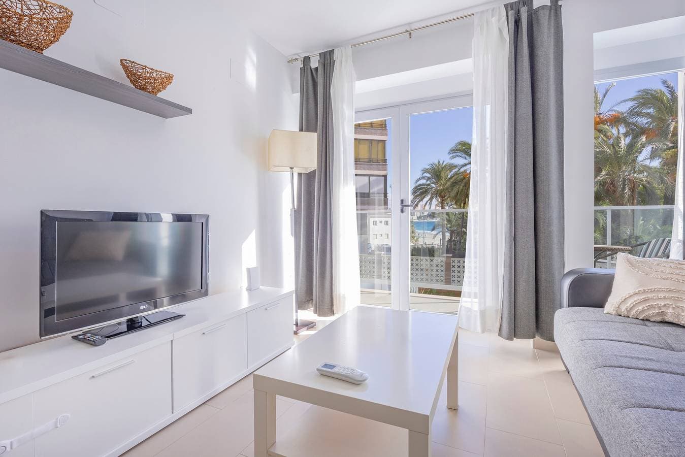 Foto 4 von 29: Ferienwohnung 'Playa De Poniente 1-5' mit Meerblick, Wi-Fi und Klimaanlage