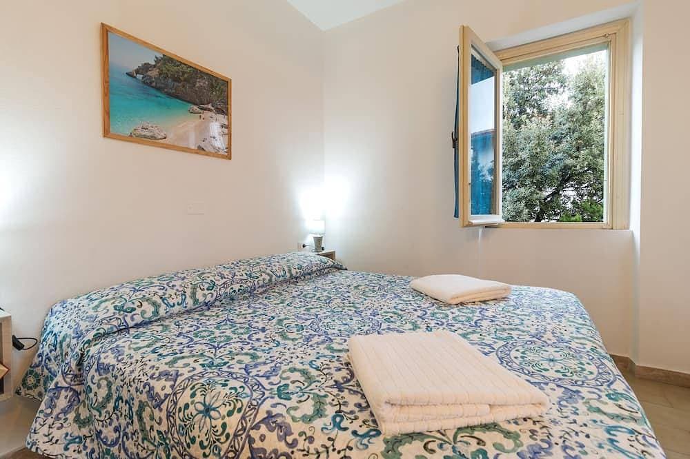 Foto 3 von 8: Small retreat for two with veranda at 700mt sea