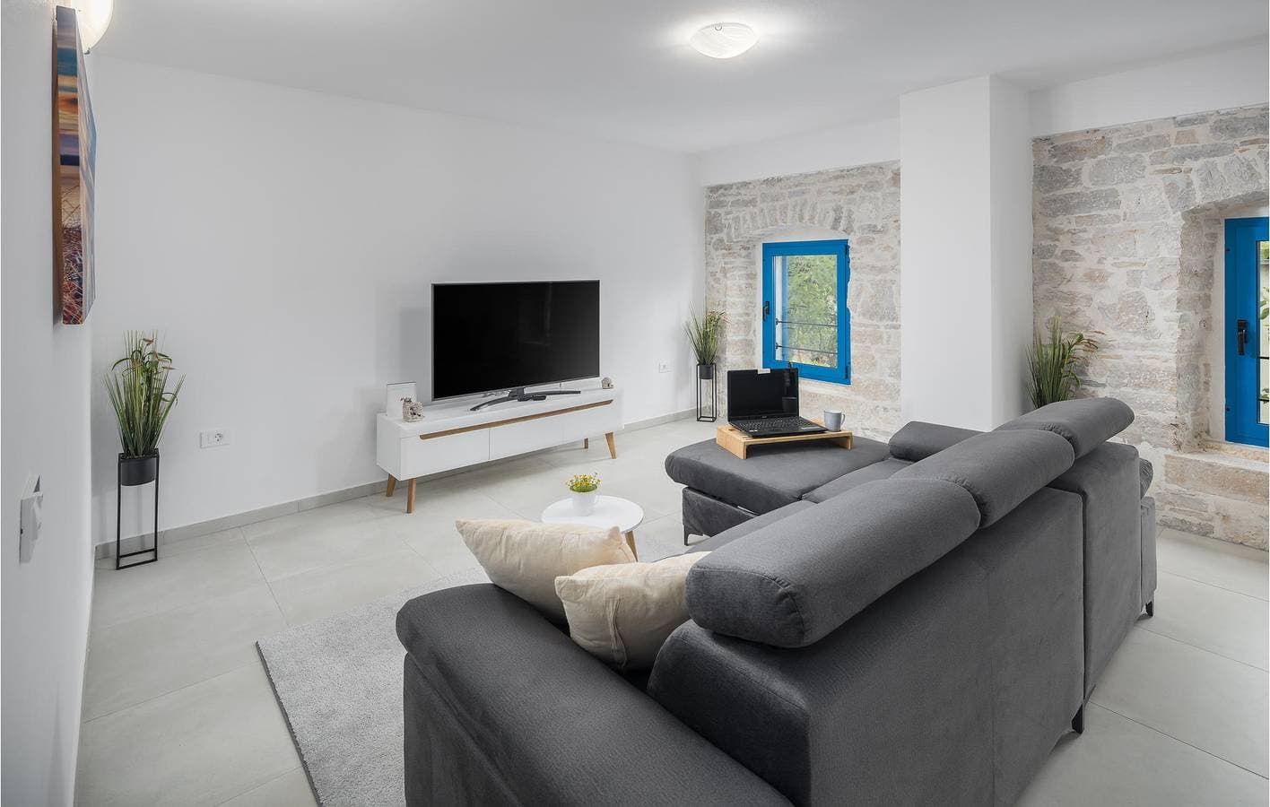 Foto 2 von 30: Gemütliche 1-Zimmer-Wohnung mit Pool, WLAN und Parkplatz in Anzici