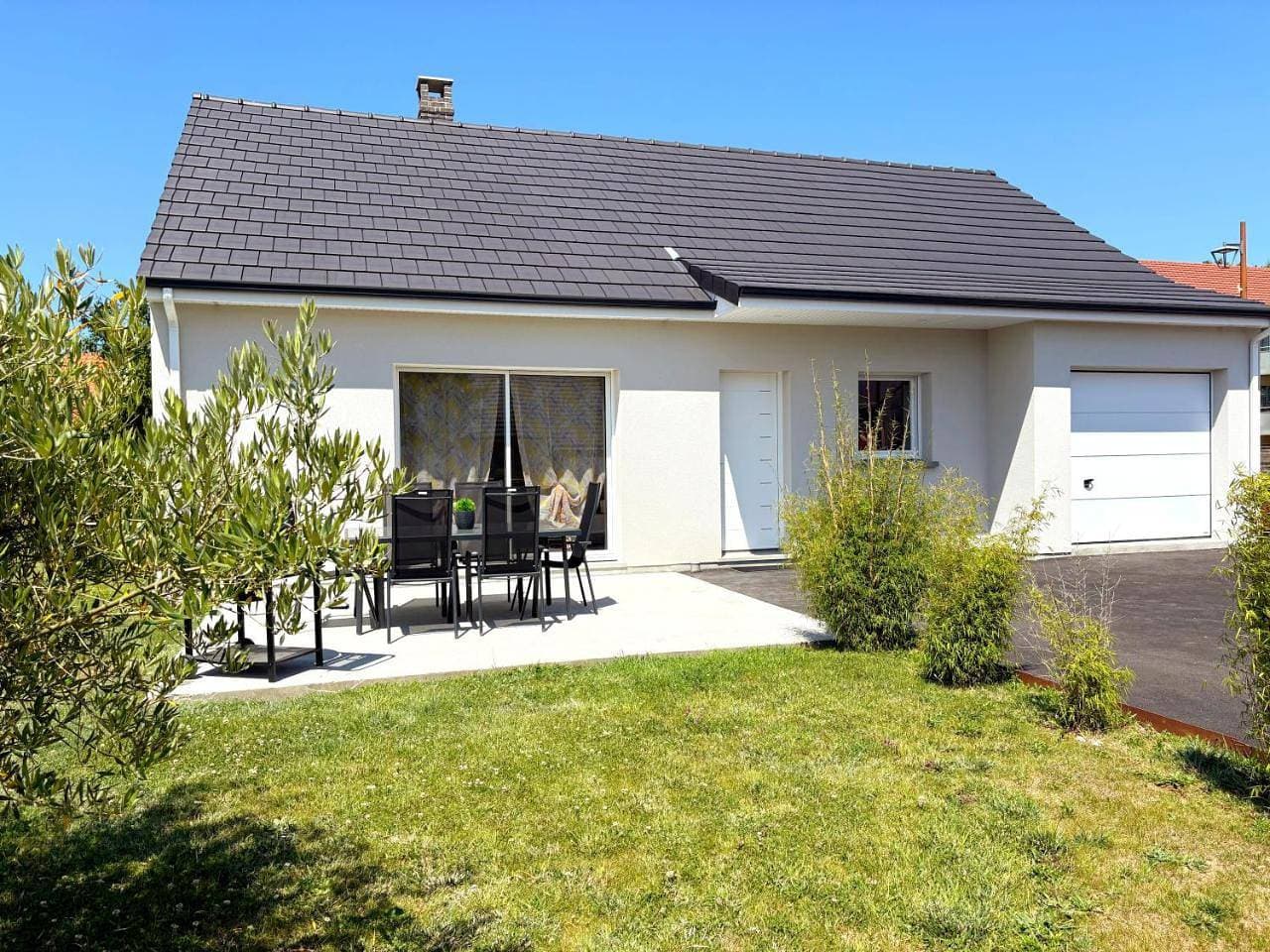 Foto 13 von 27: Three-Bedroom House