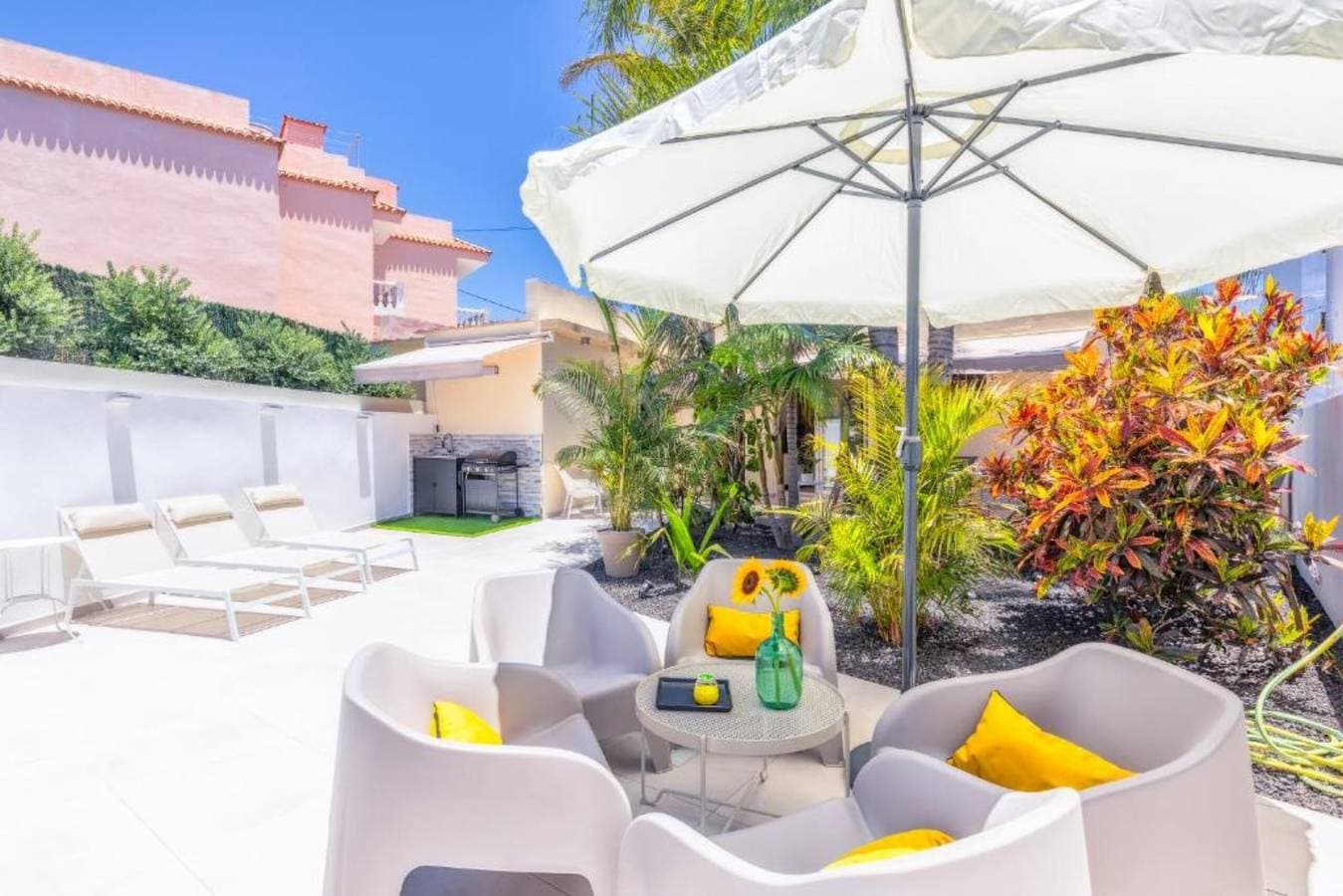 Foto 4 von 44: Ferienhaus "Bayton House" mit Berg- und Gartenblick, privatem Pool und WLAN