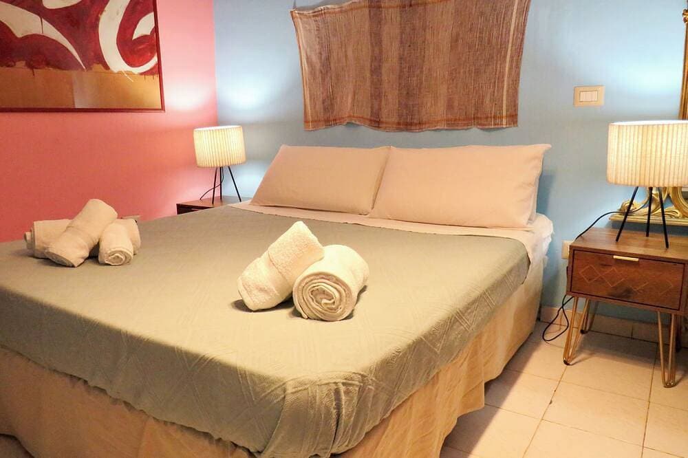 Foto 2 von 30: Großes, ruhiges Zimmer mit WLAN in der Mitte