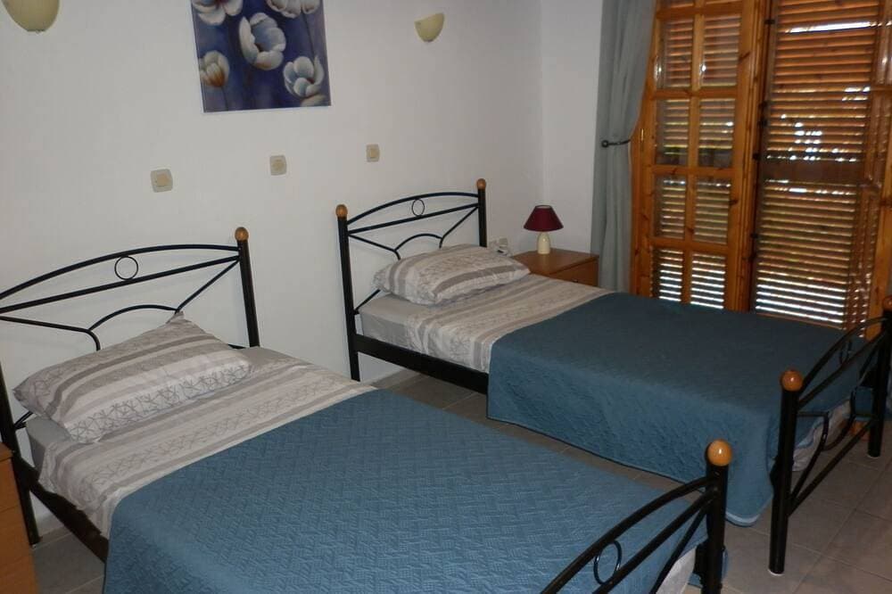 Foto 6 von 30: Spacious 3 becroom Villa with private pool, patio and roof terrace.