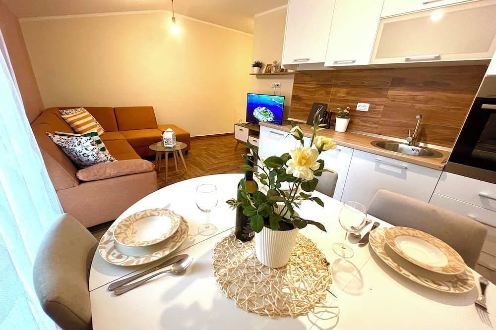 Foto 11 von 30: Spacious 4-bedroom house with infinity pool for relaxing in lovely Herceg Novi
