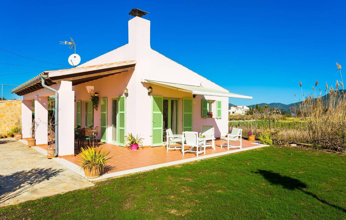 Luxuriöses Strandapartment mit Pool und Terrasse 1