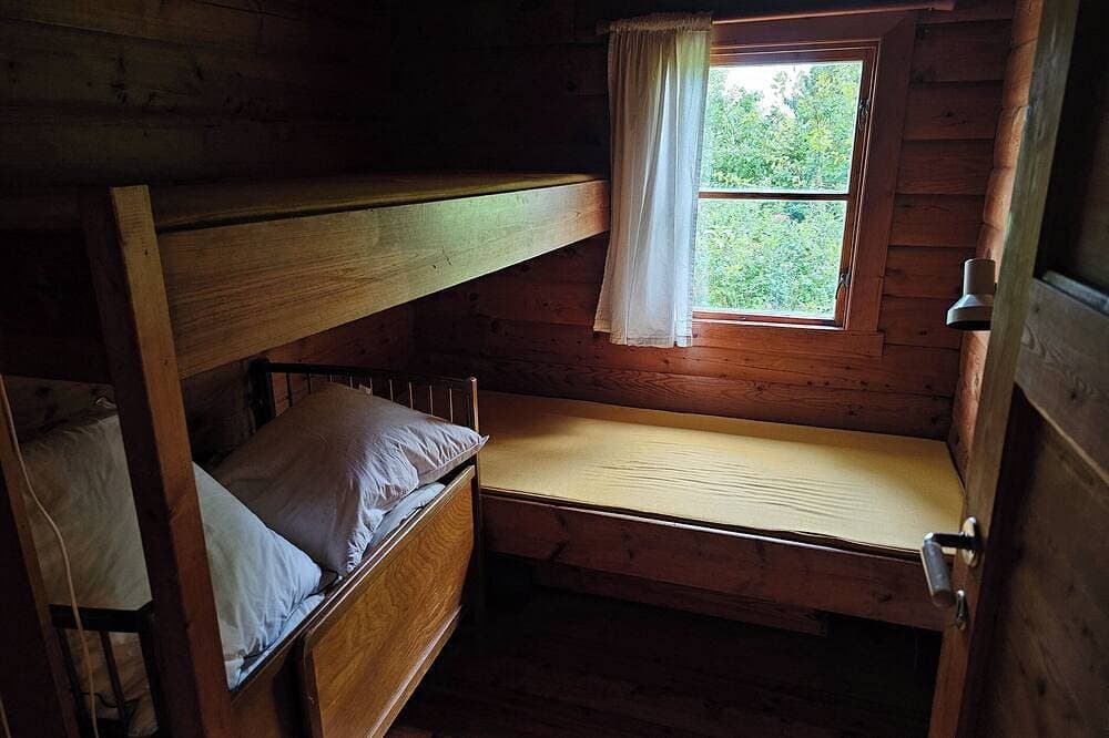 Foto 3 von 30: Charmante norwegische Blockhütte mit Grasdach