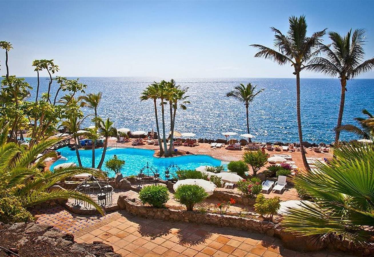 Foto 11 von 45: Ferienunterkunft "5-Schlafzimmer Villa in Playa del Duque" mit privatem Pool