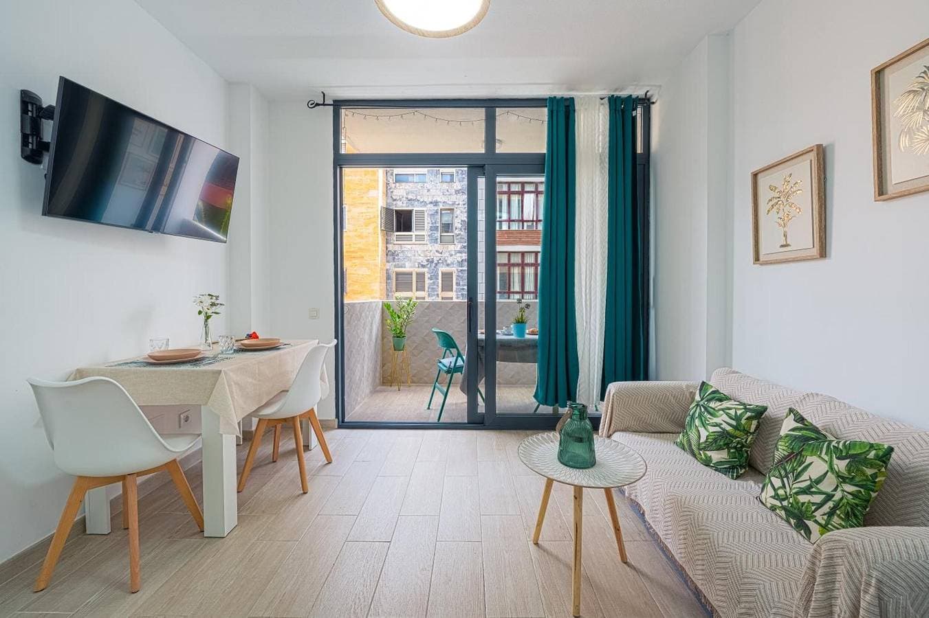 Foto 4 von 16: Ferienwohnung 'Casita Palmera Las Canteras' mit Meerblick, Balkon und WLAN