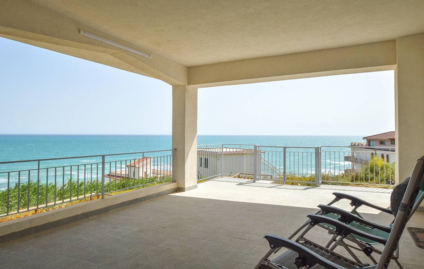 Appartement mit Meerblick, AC, Parkplatz, Terrasse und Küche - 700m zur Spiaggia Foggia 1
