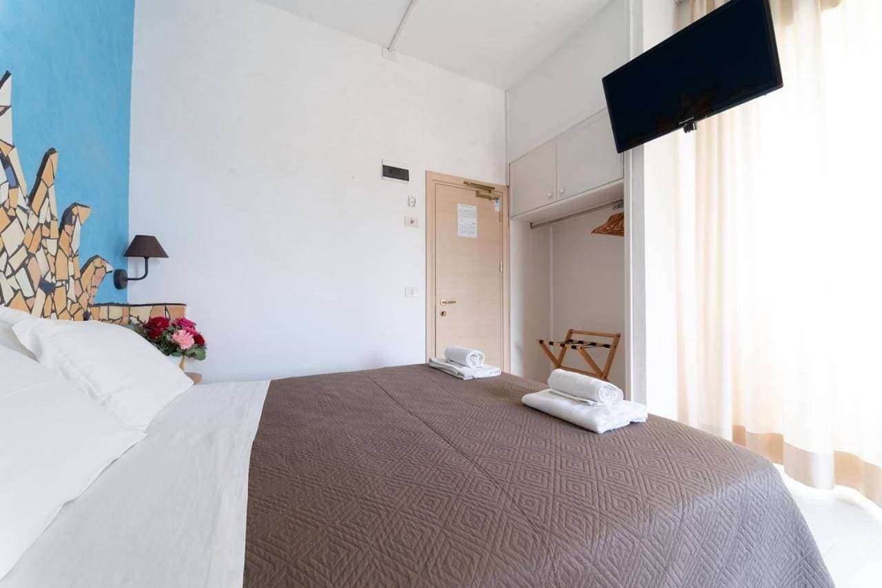 Foto 7 von 11: Triple Room with Balcony - Sea Front